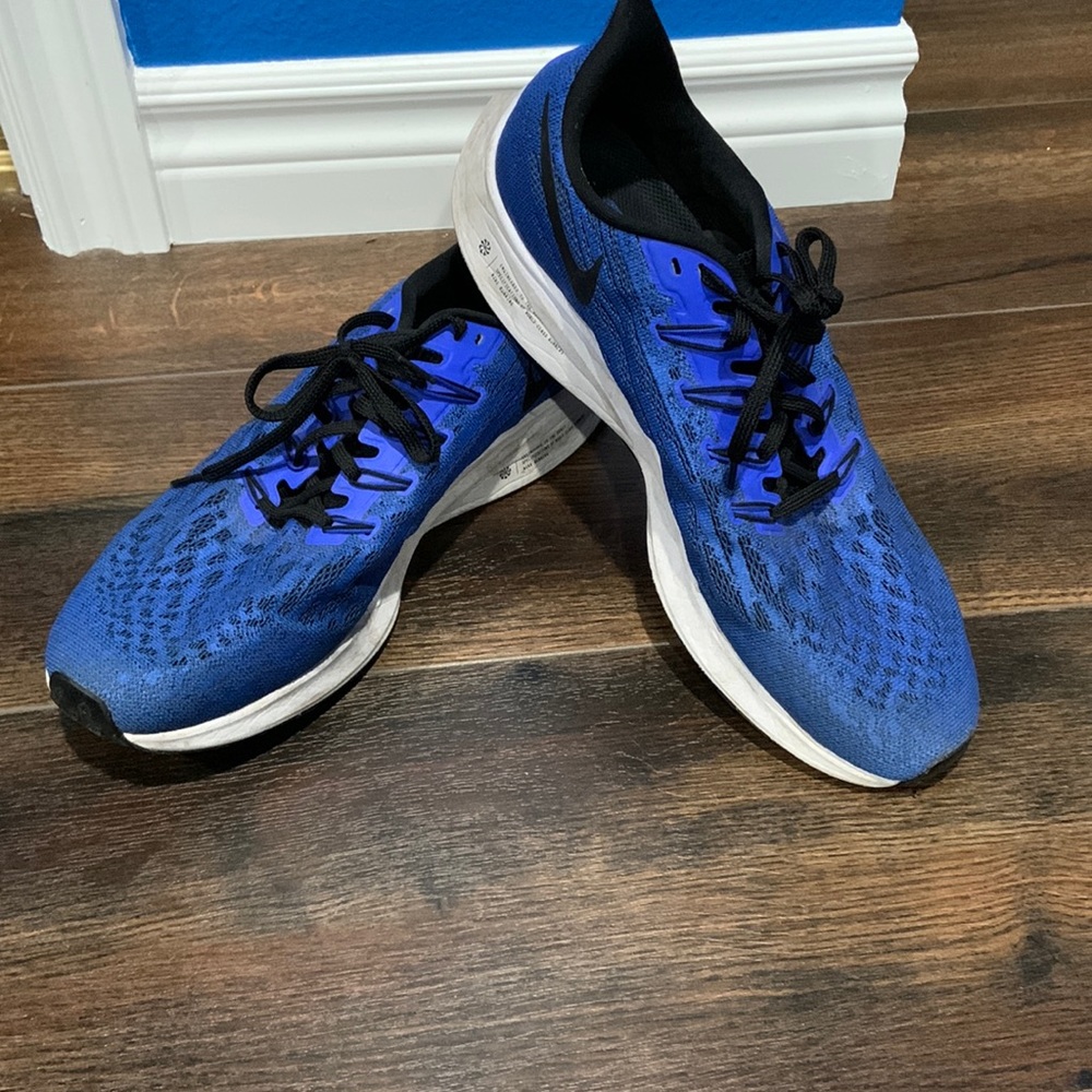 Mens nike running shoes